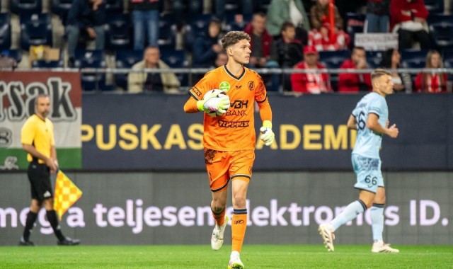 爱体育app-世俱杯小组赛与淘汰赛赛制设计的对比分析与优劣评估